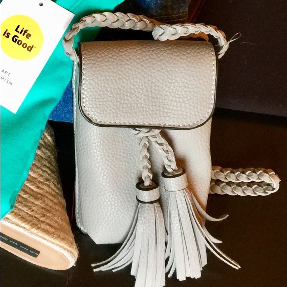 GRAY CELL PHONE PURSE W/TASSELS🥂